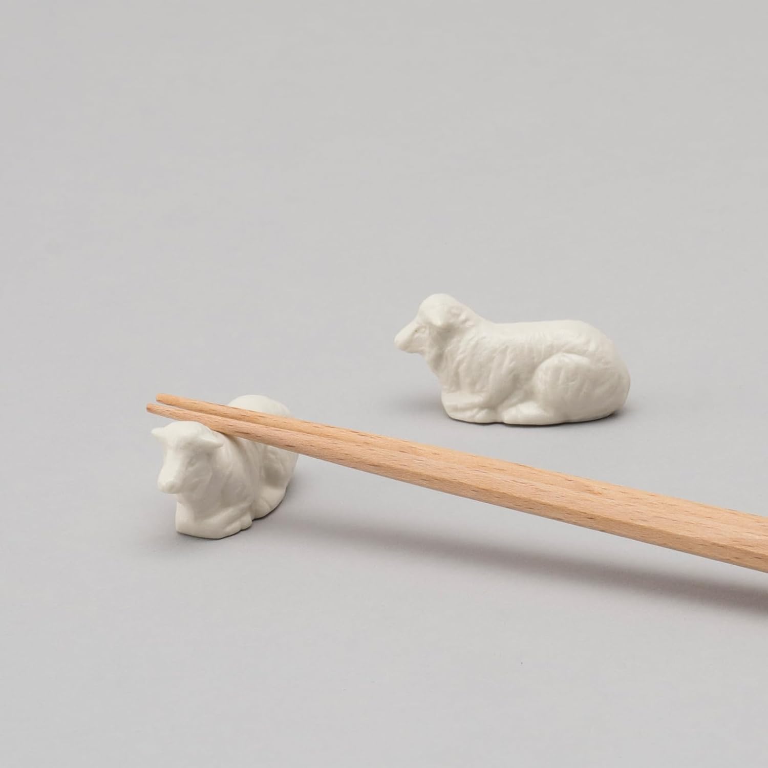 Floyd FL35-00221 Chopsticks & Chopsticks Rest Set, Gift Pair, Couple Chopsticks, Sheep Rest, Set of 2, White & White, Made in Japan