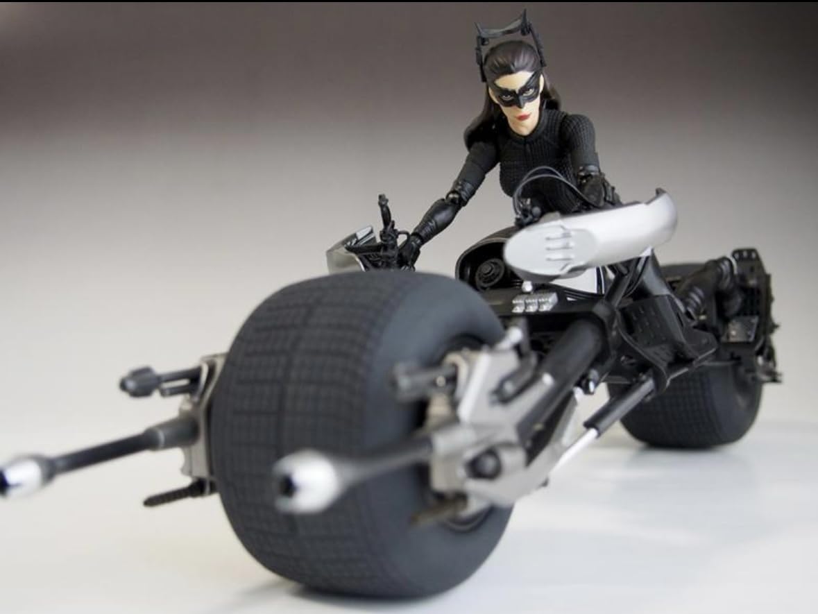 Amazon.co.jp: レア未開封 MAFEX キャットウーマン バットポッド