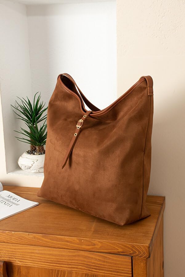 Kadın Süet Kumaş Büyük Omuz & Hobo Çanta – Fermuarlı Tek Bölmeli, Astarlı, Kilit Detaylı Şık Günlük Çanta (38x48x13 cm) (Taba) - Görsel 3