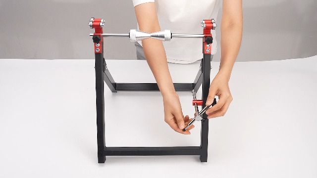 Lyrlody Support D'Équilibrage De Roue Moto - Pour Roues Jusqu'à 5 Pouces De Largeur Et 23 Pouces De Diamètre, Structure Acier Robuste Avec Revêtement En Poudre Noir