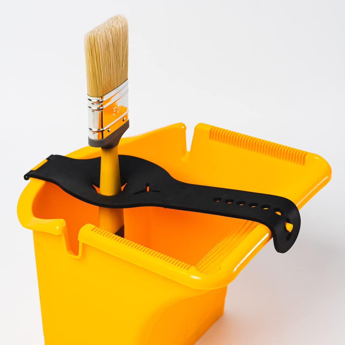 HARDY WORKING TOOLS A0146-329901 Seau de peinture avec 5 inserts transparents, gobelet de peinture de 2 l, poignée réglable, seau en plastique, seau de chantier, avec rainures spéciales, jaune