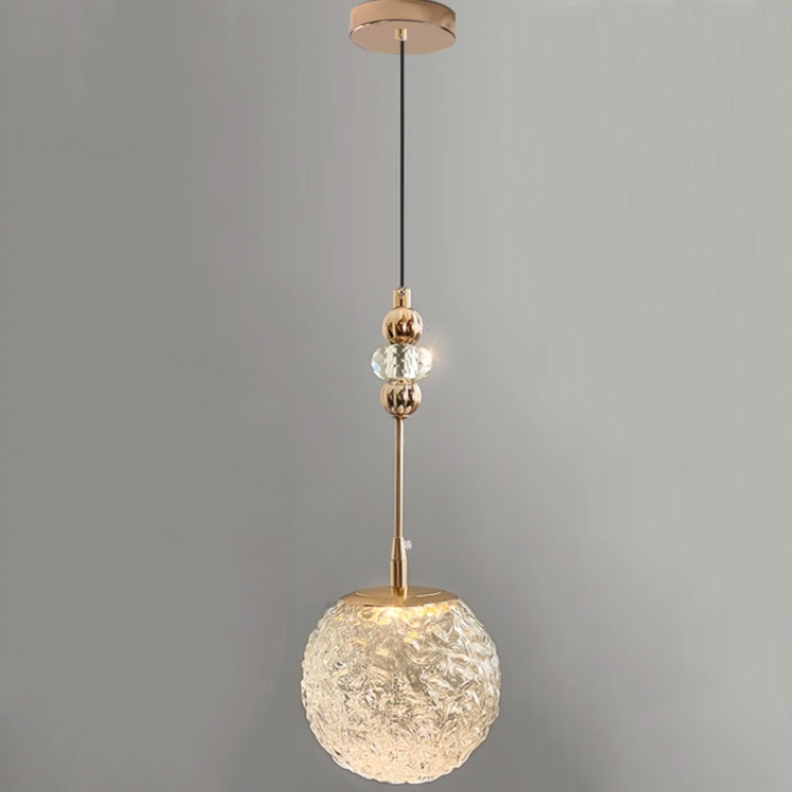 Suspension moderne en cristal transparent avec finition or élégante