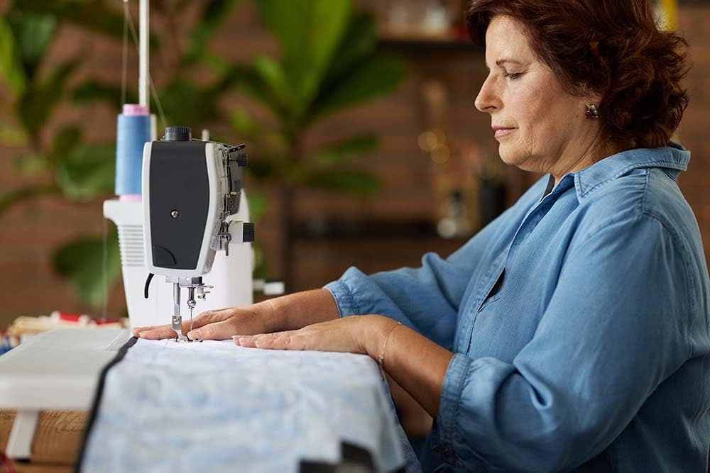 Bernette B08 Straight Stitch Sewing Machine | High-Speed 1600 Stitches Per Minute | Industrial-Style Heavy Duty Design for Professional Sewing