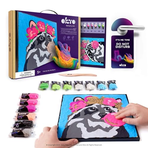 OKTO Kit de peinture par numéros pour enfants – Kit de peinture par numéros avec argile sèche à l'air libre, art mural 2D unique, œuvre d'art sensorielle sur toile sur le thème du raton laveur, kit de