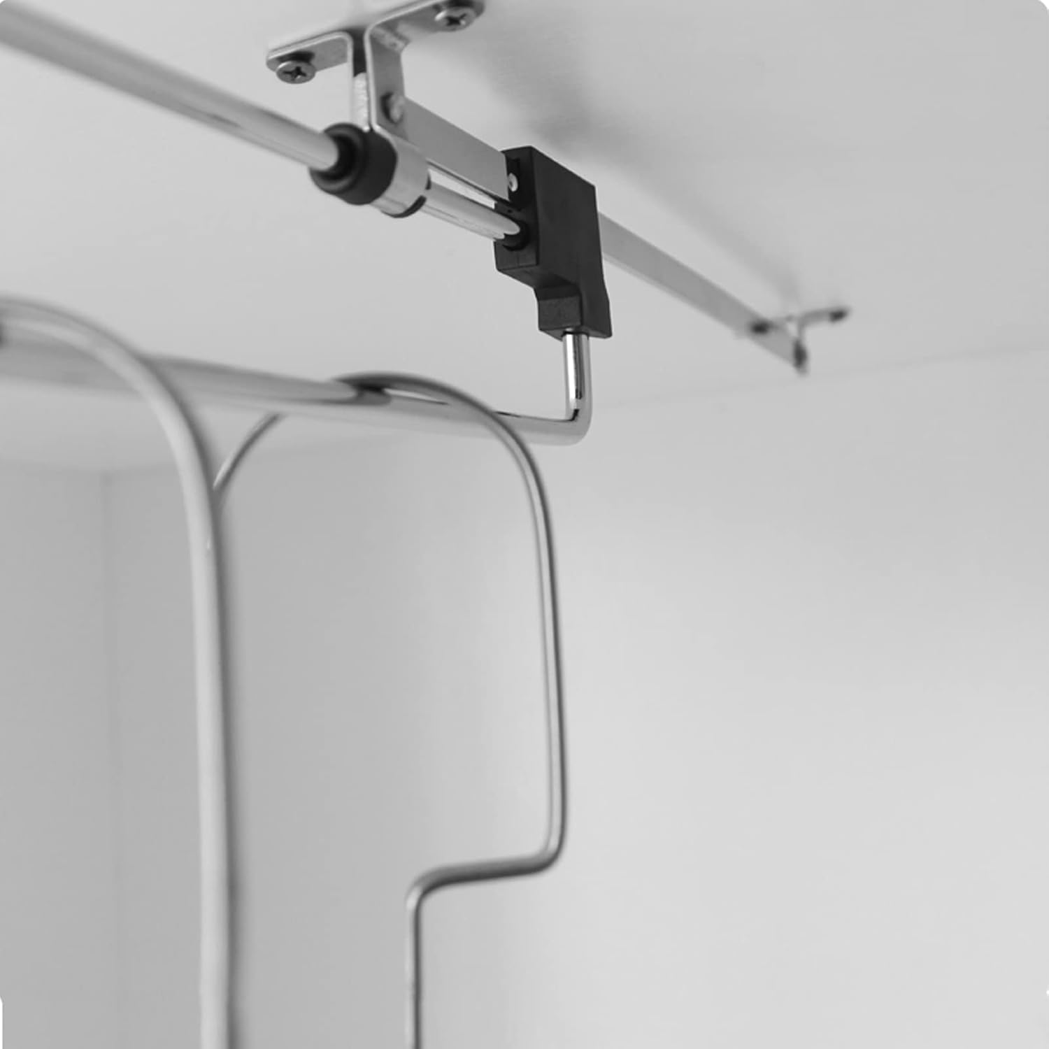 Solid Pull-Out Closet Valet Rod,Simple Retractable Pants Hangers,Wardrobe Extendable Clothes Rail,for Shallow/Narrow Cabinet Clothing Storage,Load-Bearing 25 kg (Battery *1 : 45cm/17.7in)