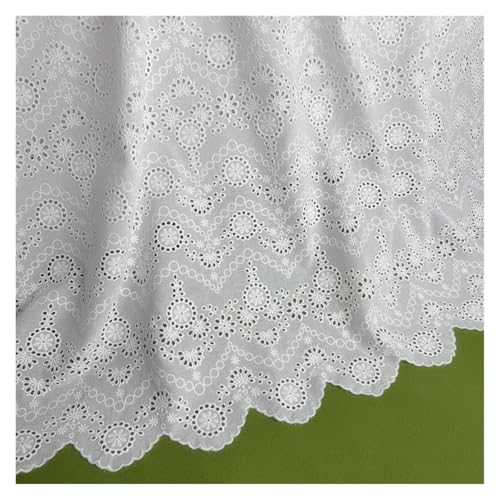 Tissu coton brodé blanc petit floral matière habillement DIY