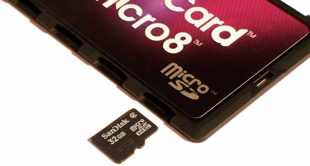 DiMeCard micro8 microSD Memory Card Holder (Ultra thin credit card size holder, writable label)