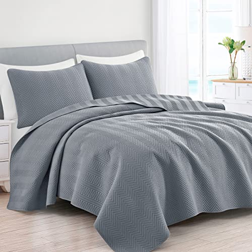 Excervent Grey Queen Quilt Set Chevron Pattern Microfiber Bedspreads Lightweight Breathable Coverlets Simple Morden Style For All Seasons 3 Piece(1 Quilt, 2 Pillow Shams) #TOP1