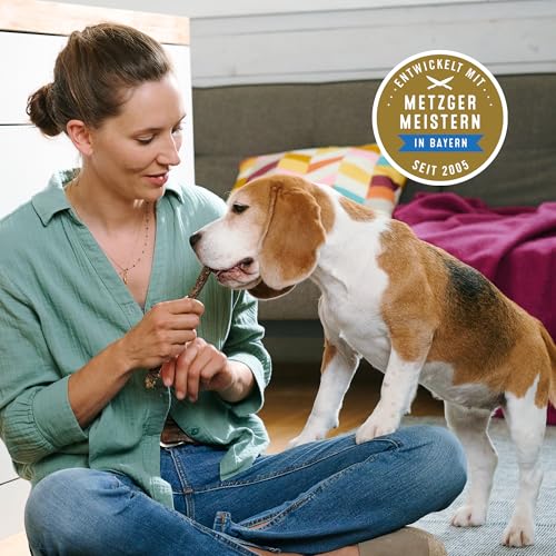 Terra Canis - Lieblingswurst Rind mit Karotte Gojibeeren & Rosmarin - Naturhund - 145g I Luftgetrocknete Wurst I Premium Snack für Hunde in 100% Lebensmittelqualität Aller Rohstoffe