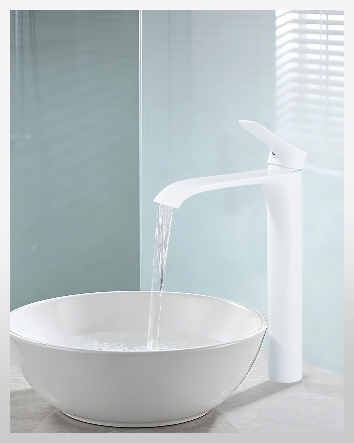 Grifo de baño blanco con cascada, mezclador de baño alto, monomando de lavabo de cascada de latón