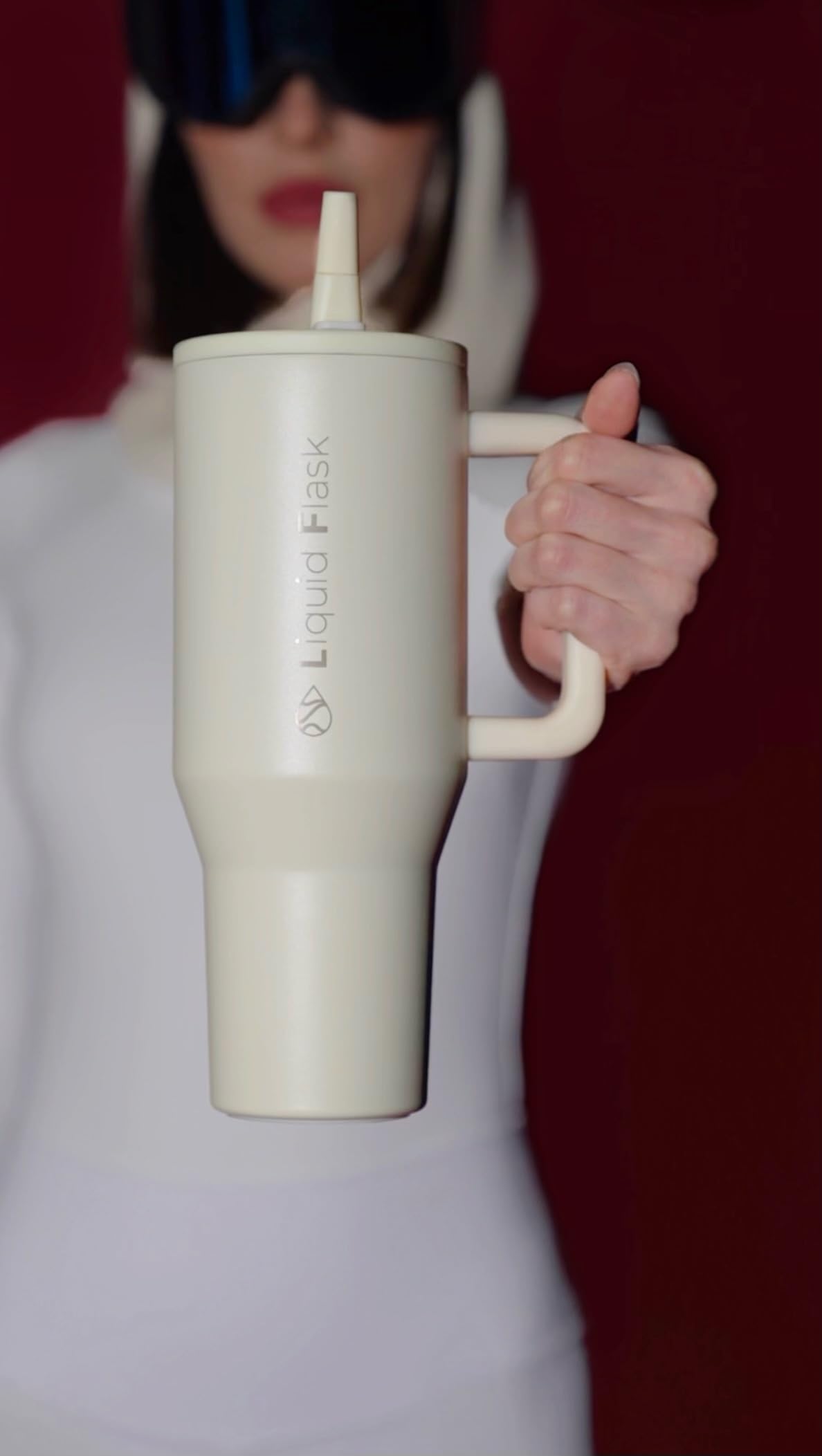 Vaso de arena de 40 onzas con asa y popote abatible, cabe en el portavasos, resistente a fugas, acero inoxidable aislado y base de goma