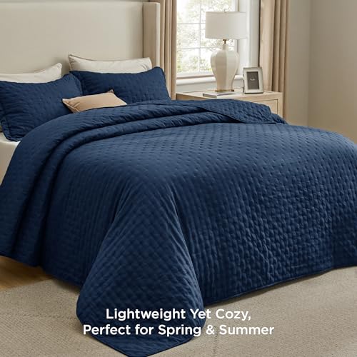 Image of Bedsure Twin Quilt - Ultra Soft Twin XL Quilt Bedding for Dorm Decor, Lightweight All-Season Comforter, Navy Blue Bedspread Coverlet with Clover Pattern, 68 x 86 Inches