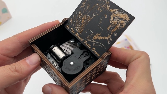 Amazon.com: Pursuestar Wind Up Music Box - Labyrinth-As The World