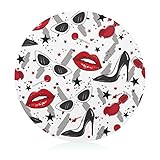 Le fond de la planche à découper en verre a quatre motifs granulaires et les pieds en caoutchouc l'empêchent de glisser sur le plan de travail.