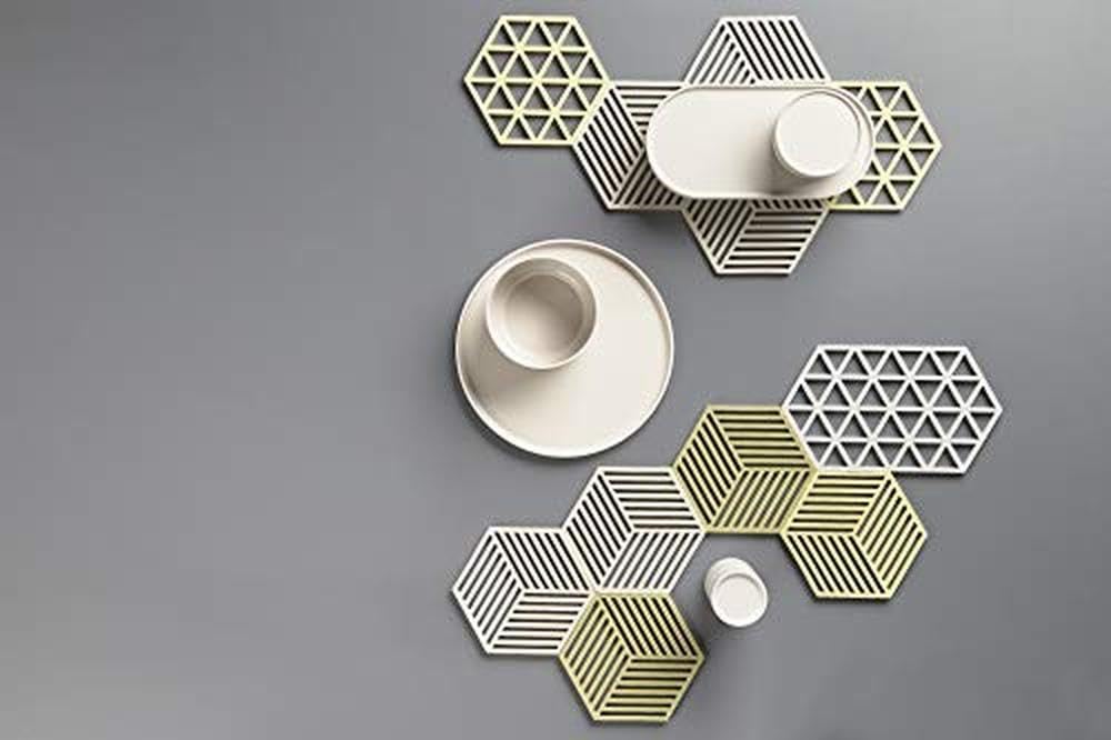 Zone Denmark - Dessous De Plat Hexagon en Silicone - Design GéoméTrique Moderne - Résistant À 250°C - Lave-Vaisselle - Dimensions 16 x 14 x 0,9 cm - Gris Chaud - 5