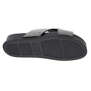 Amazon.com | Easy Spirit Women's Judy Flat Sandal, Black, 6