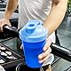 Shaker-Flasche für Proteinpulver, Kunststoff-Wasserflasche fürs Training, 400 ml, mit Mix-Ball und auslaufsichere Kappe, für Sport oder Gym, Flasche für nahrungsergänzende Getränke (Blau)