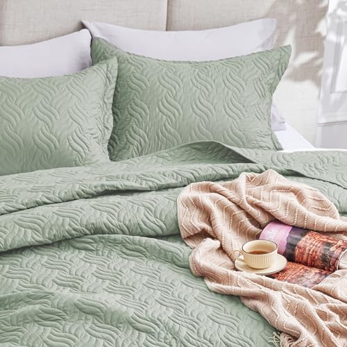 Love's cabin King Size Quilt Bedding Set Sage Bedspreads - Bed Summer Lightweight Bedspread Comforter - Wave Pattern Bedding Coverlet for All Season - 3 Pieces (1 Quilt, 2 Pillow Shams)