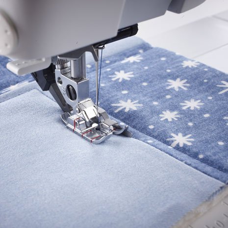 Preisvergleich Produktbild 1 / 4 Quilt- und Patchworkfuß mit Kantenführung, Klarsicht für IDT-System