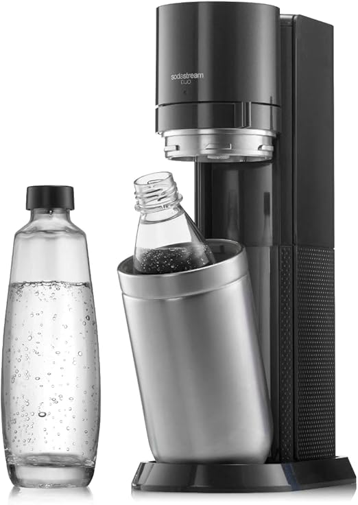 Amazon [公式] ソーダストリーム DUO(デュオ) スターターキット ブラック マシン本体 60Lガス1本 ボトル1本 (1.0L) グランドカラフェ1本のセット ｜ 炭酸水