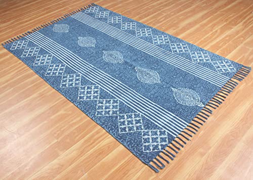 Tapis géométrique bleu indigo en coton idéal pour salon cosy - 5