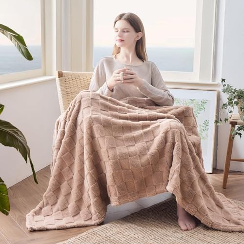 NEWCOSPLAY Super Soft King Blanket Taupe Premium Silky Flannel Fleece 3D Checkered Lightweight Bed Blanket All Season Use (Taupe Checkered, King(90"x110"))