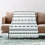 Polyvalent : la couverture légère est l'accessoire parfait pour que votre famille et vos animaux de compagnie se sentent à l'aise – que ce soit comme complément à la chambre d'enfant, comme élément décoratif pour votre maison ou comme couverture douillette pour votre animal de compagnie.