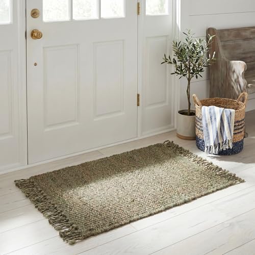 SAFAVIEH Natural Fiber Collection Accent Rug - 2' x 3', Green, Handmade Boho Fringe Woven Jute, Ideal for High Traffic Areas in Entryway, Living Room, Bedroom (NF368G)