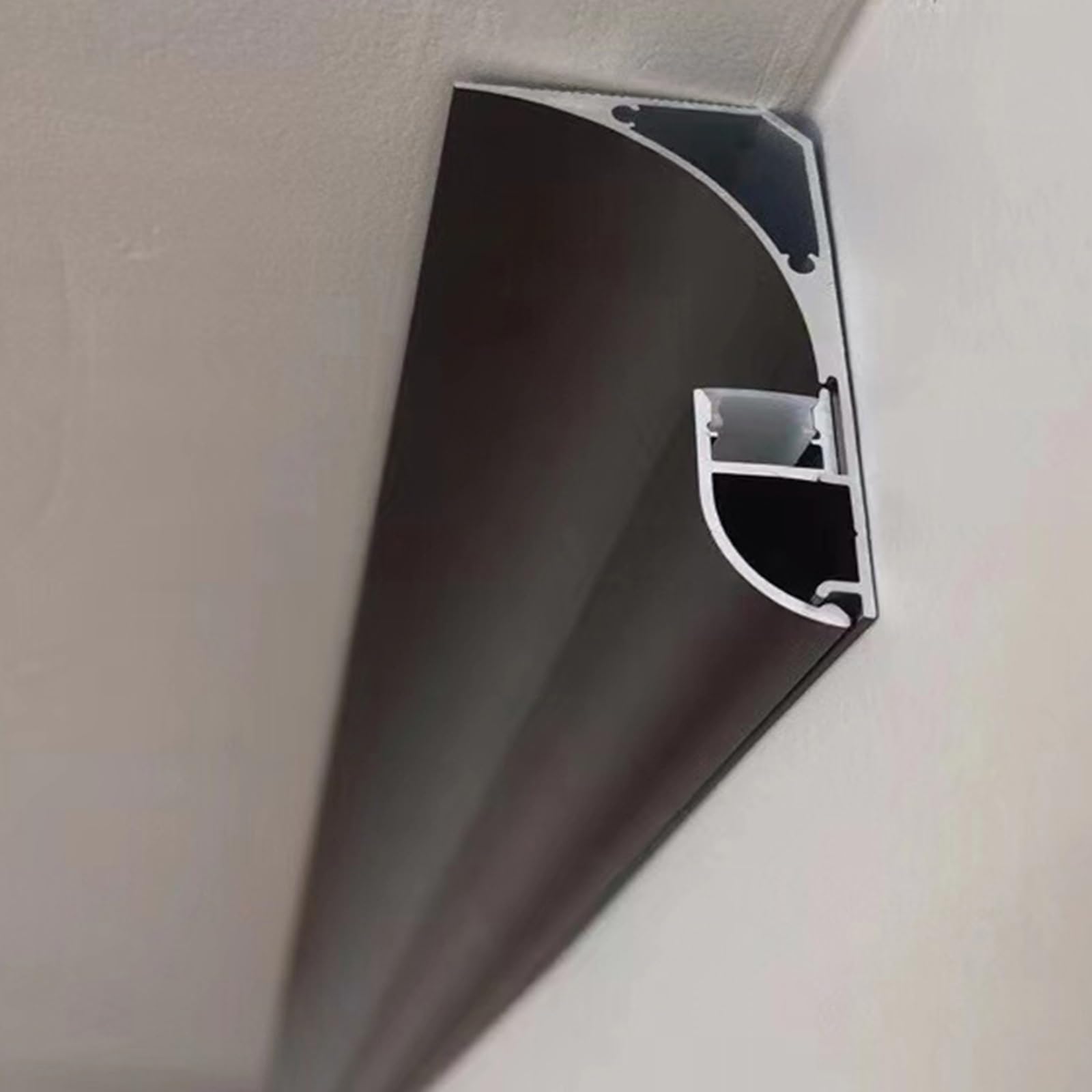 Plinthe lumineuse indirecte LED contre l'éblouissement avec profilé aluminium noir