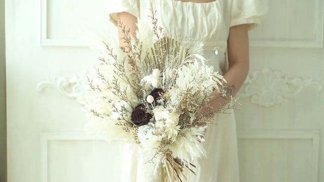 Ramo de boda rústico boho beige y blanco miniatura 7