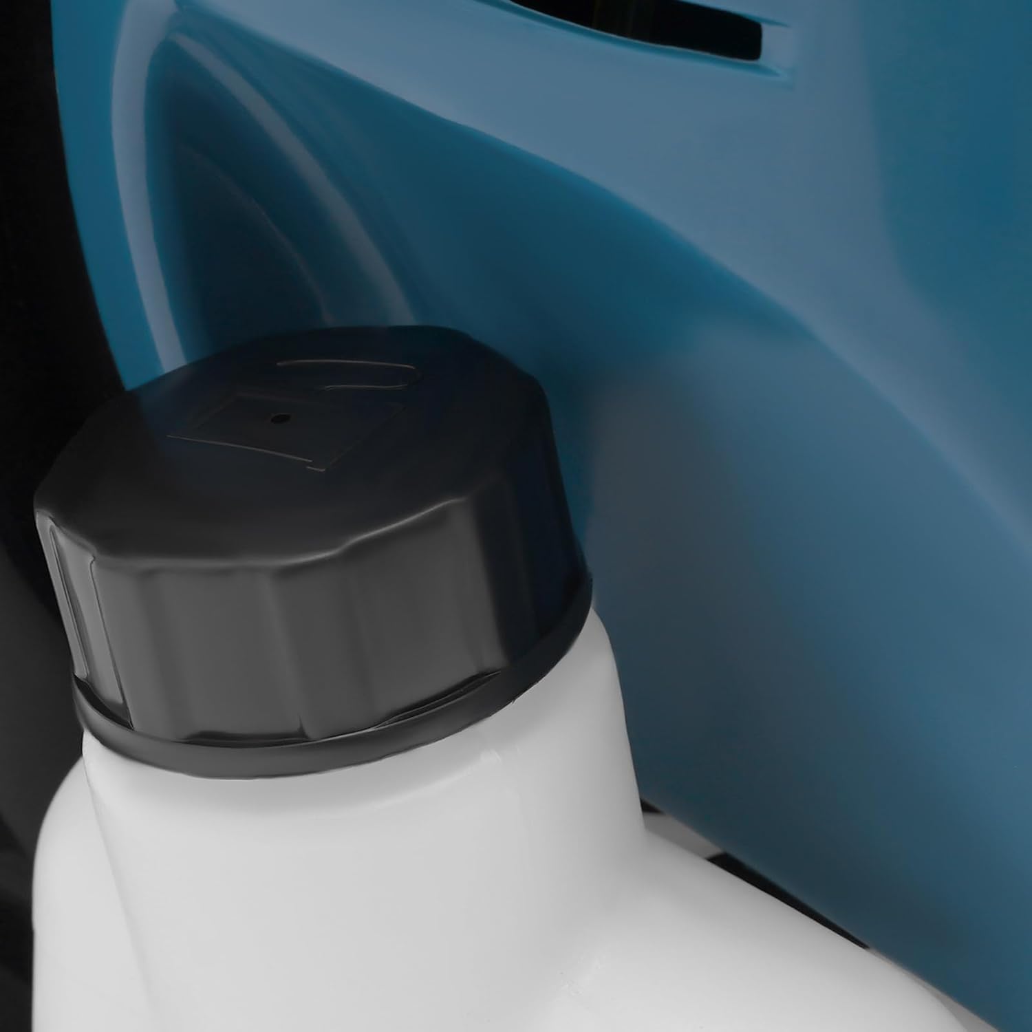 Close-up of the fuel cap on the Orudauy BBX9900