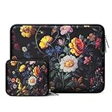 Le dimensioni interne della borsa grande sono: 33,47 x 25 x 2 cm (L x P x A); le dimensioni esterne sono: 34 x 26 x 2 cm (L x P x A). Le dimensioni della borsa piccola aggiuntiva sono: 14 x 11,48 x 1,5 cm (L x P x A).
