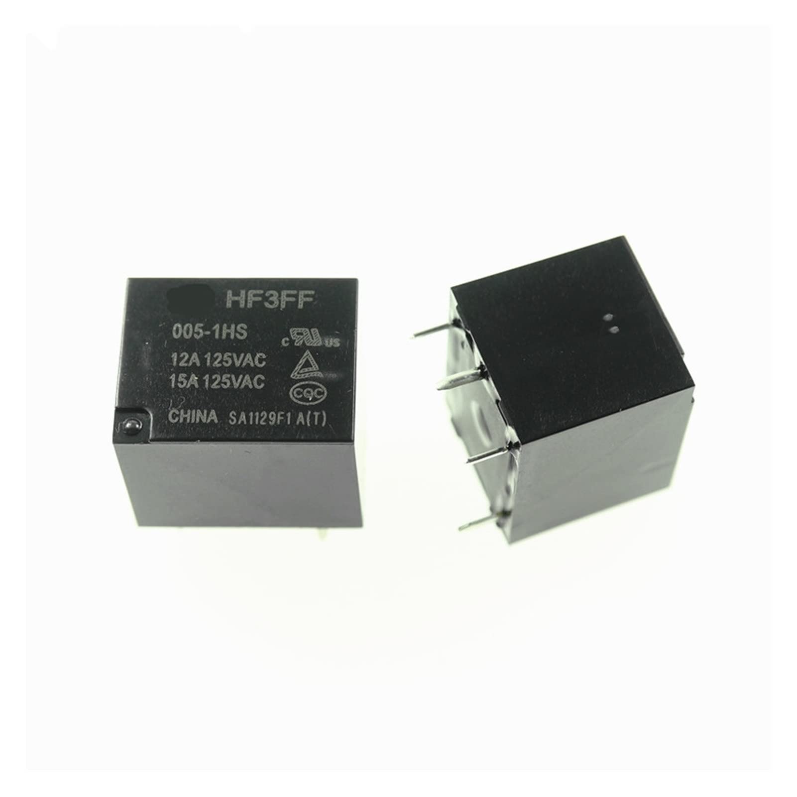 Relé HF-JQC-3FF-009-1HS pequeño para controlar cargas de hasta 10A de forma eficiente.