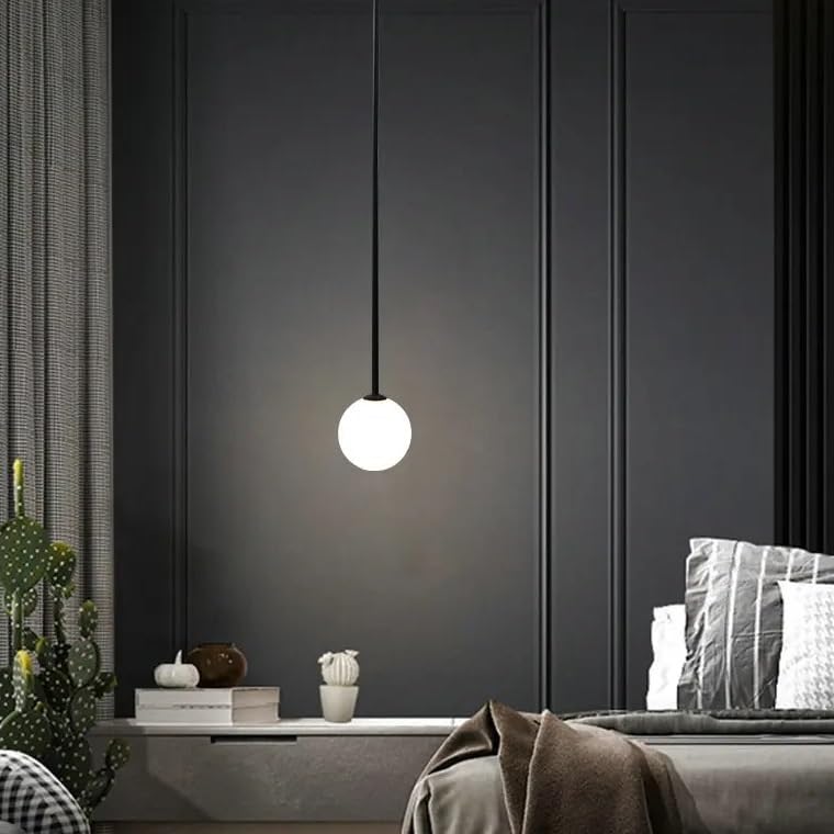 Suspension scandinave en verre blanc laiteux et métal noir Ø8cm blanc chaud pour chambre