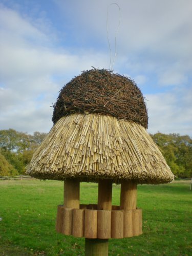 Vogelvilla Breslau, Vogelhaus, Futterhaus, Reetdach zum Aufhängen, Kiefer - 4