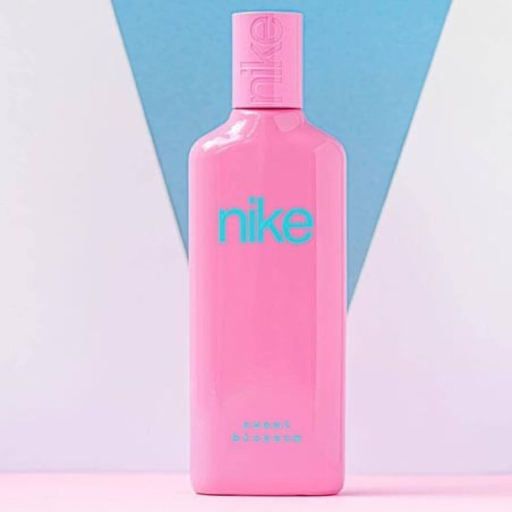 NIKE - Sweet Blossom 150 ml, Colonia Mujer, Perfume Formato Spray, Eau de Toilette Natural y Femenina, Aroma Floral Afrutado, Fragancia Fresca, Dulce y de Larga Duración