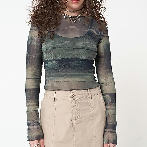 Camiseta de malla para solucionar looks aburridos con superposiciones 6