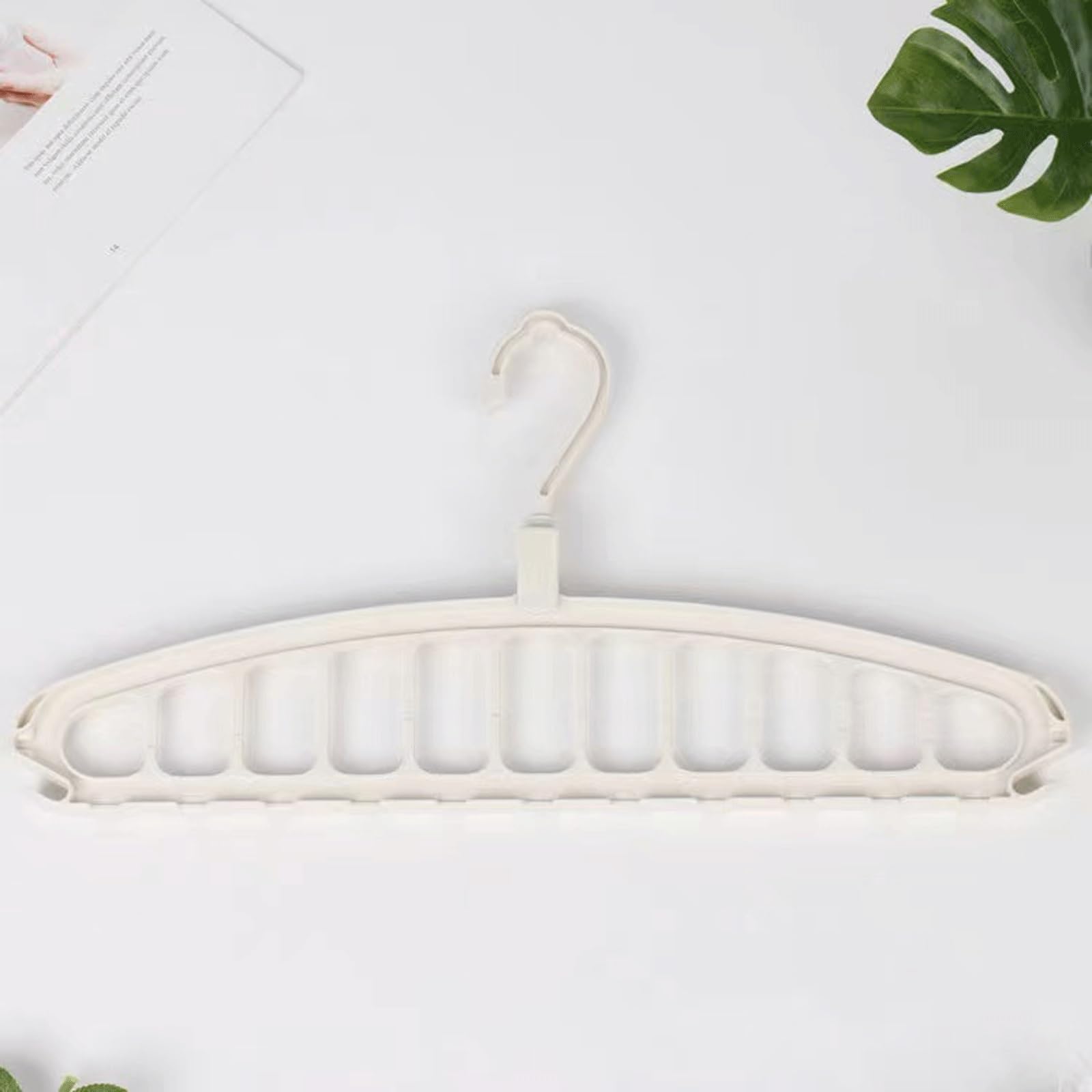 Cintres en plastique pour chemises et pulls solution rangement penderie