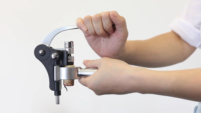 Instructions for use of Wine Bottle Opener Corkscrew Set
