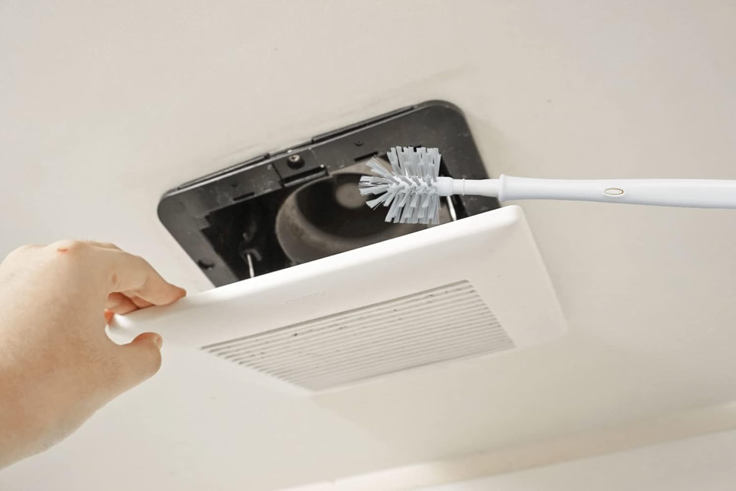 BS-239 BS-239 Bathroom Ventilation Fan Dryer Brush White Width 1.4 x Depth 1.4 x Height 12.2 inches (3.5 x 3.5 x 30.8 cm) 360 Degree Flocking Wash, Tend to Overlook Crevices, Dust, Dirt, Made in Japan