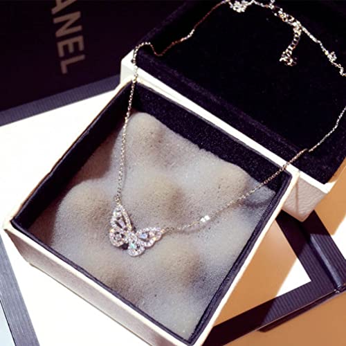 Bijoux dame papillon pour un mariage élégant : le collier pendentif de mariée idéal