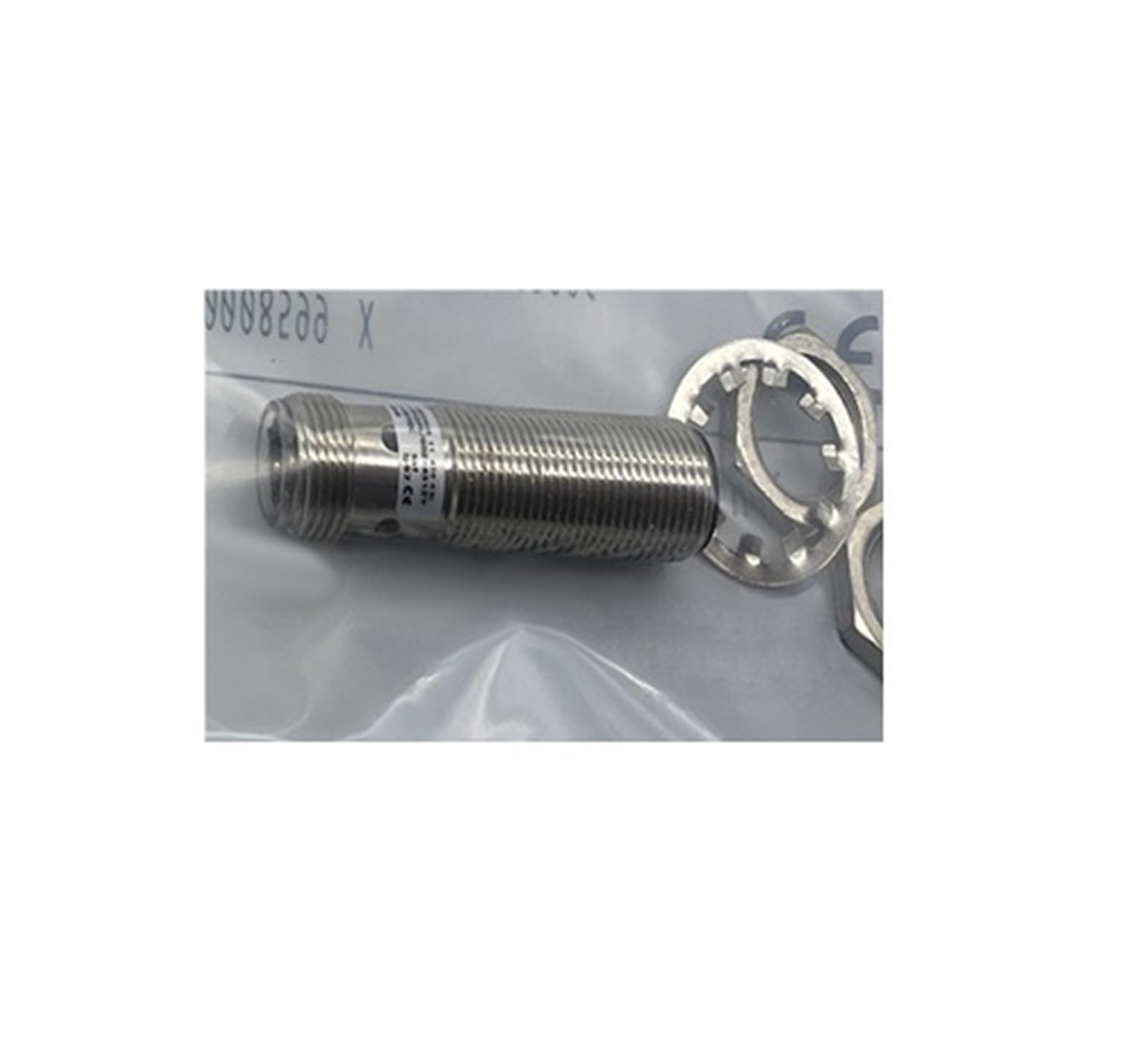 Capteur IB060NM61VB pour sécuriser les convoyeurs et lignes d'assemblage M12