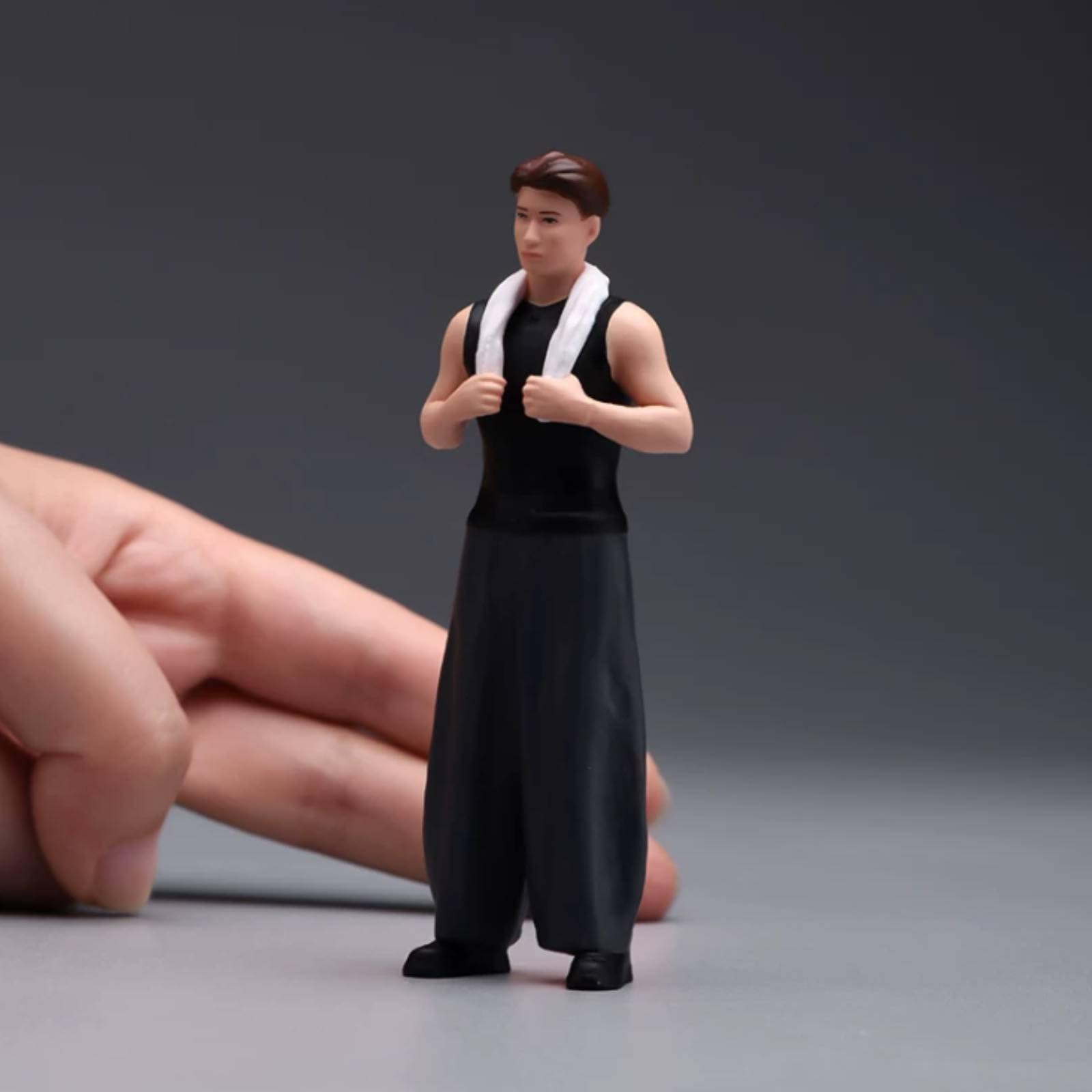 predolo Mechaniker Figurine Mechaniker Figur Mechanikfigur Werkstattfigur aus Harz Handbemalt mit Detailreicher Ausarbeitung Und Realistischer Haltung für, Schwarz Mit Gesichtszügen, 1/18