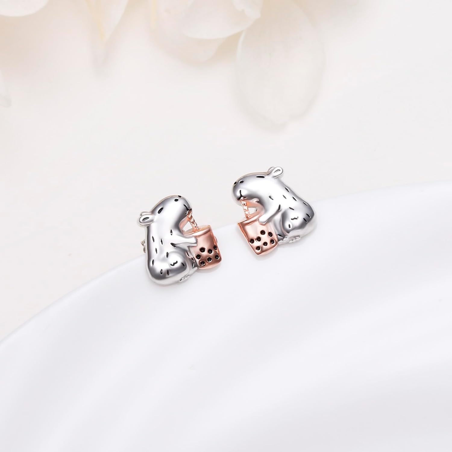 Yearace Animal Stud Earrings for Women 925 Sterling Silver Highland Cow Capybara Robin Bird Cat Bunny Stud Earrings Cute Animals Jewelry Gift for Women Girls