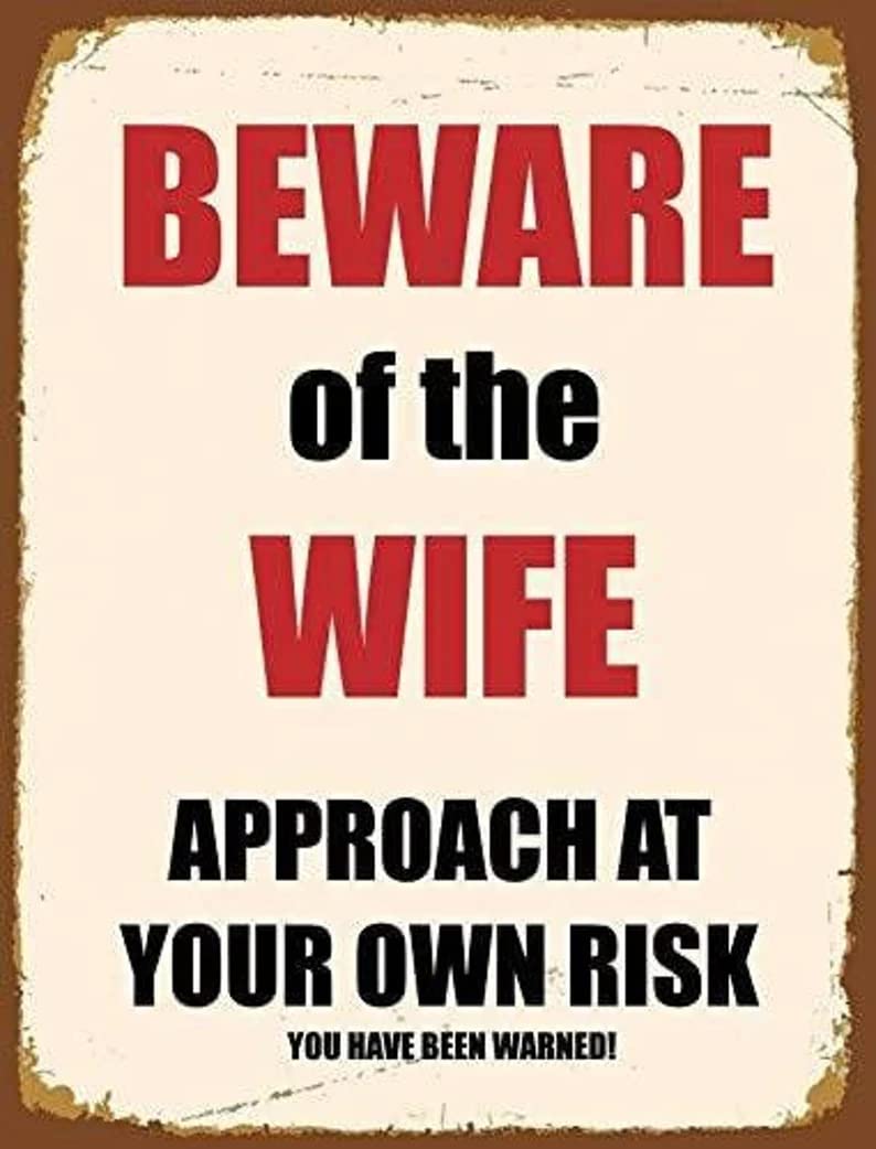 SMAZDFXX Beware Of The Wife Kitchen Home Bar Aluminum Signs Funny Tin Sign Metal Art Poster Home Cafe Bar Wall Decor Room Door Accessories 8"x12"