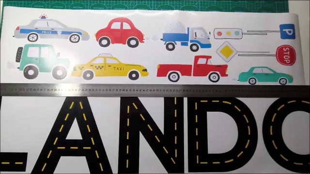 Vinilo decorativo personalizado con vehículos de construcción y autos miniatura 7