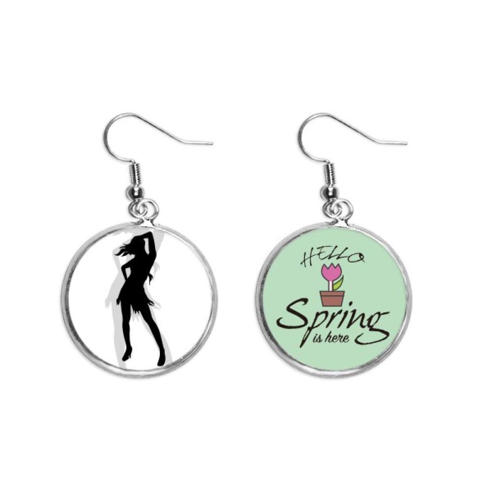 Siluetas de mujer hermosa en joyas y pendientes de primavera llenos de vida 5