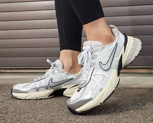 Nike Womens V2K Run Summit White/Metallic Silver 10 Medium