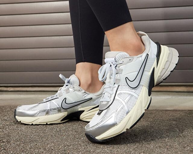 Image of Nike Womens V2K Run Summit White /Metallic Silver 6.5 Medium