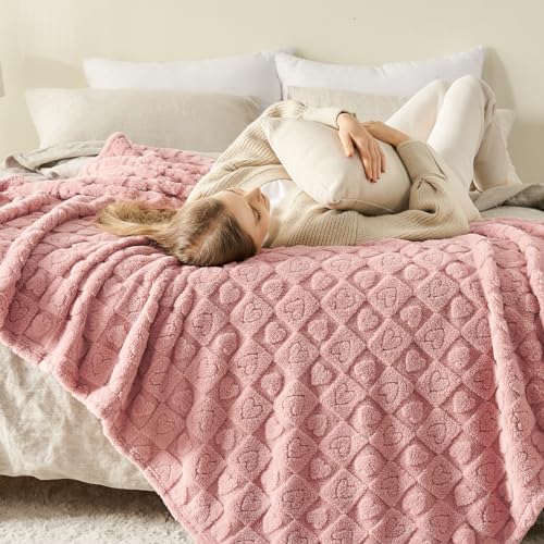 NEWCOSPLAY Super Soft Queen Blanket Pink Premium Silky Flannel Fleece 3D Heart Checkered Lightweight Bed Blanket All Season Use (Pink Heart, Queen(90"x90"))